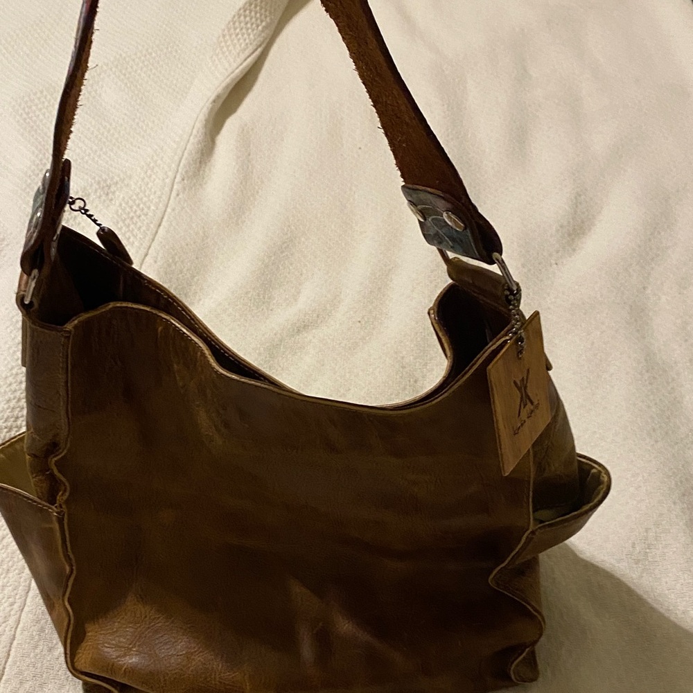 Luxurious Brown Leather Shoulder Bag